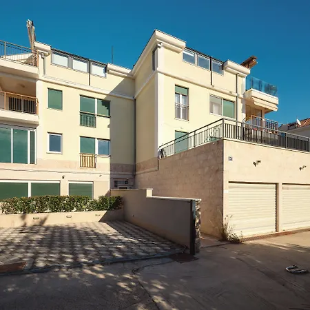 Sun Hills *